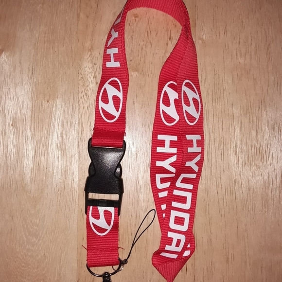 New Hyundai Red Logo Lanyard & Vaccine Card Holder - Picture 3 of 8